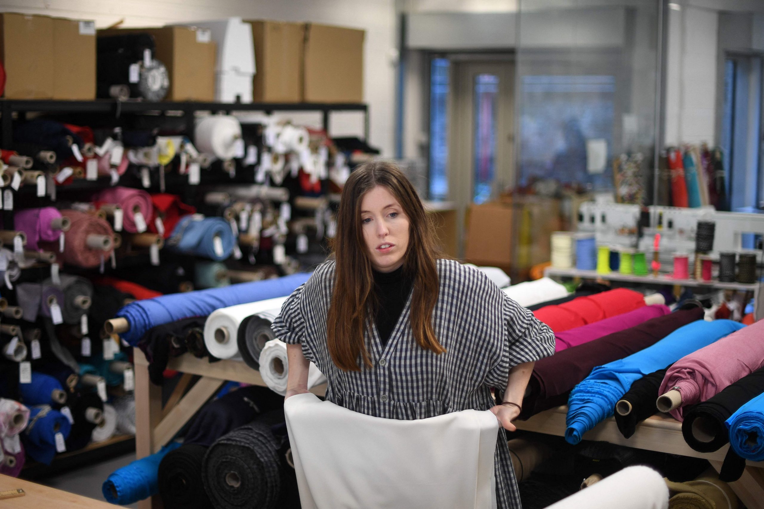 拼盘  英国年轻人厌倦快时尚  重拾缝纫手工自制衣服