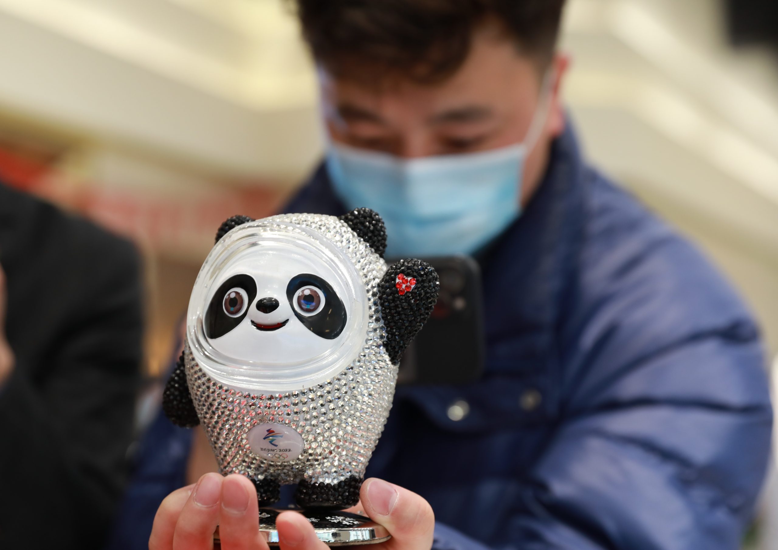 拼盘  （可配头条) 钻石版“冰墩墩”郑州展出