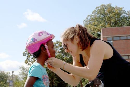 拼盘 2图/女子创脚车倡导项目 助社区女童建立自信