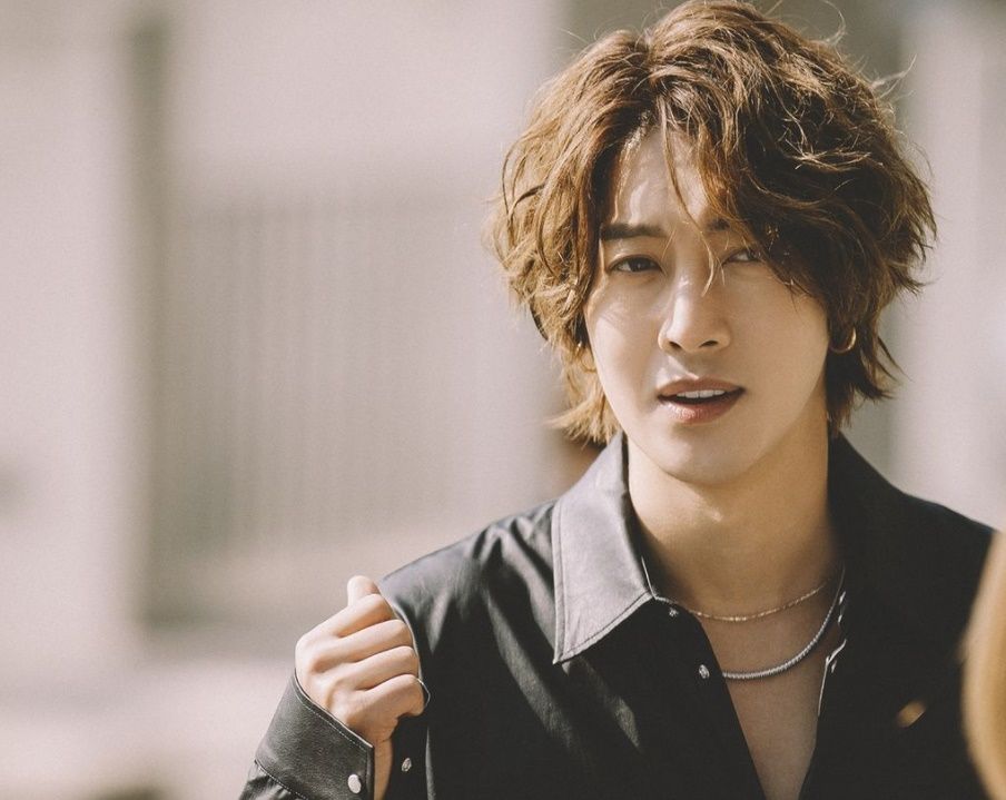 挺过家暴孩子的妈丑闻 金贤重闪电宣布结婚