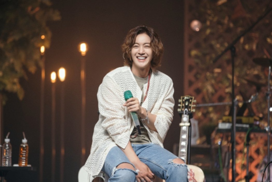 挺过家暴孩子的妈丑闻 金贤重闪电宣布结婚