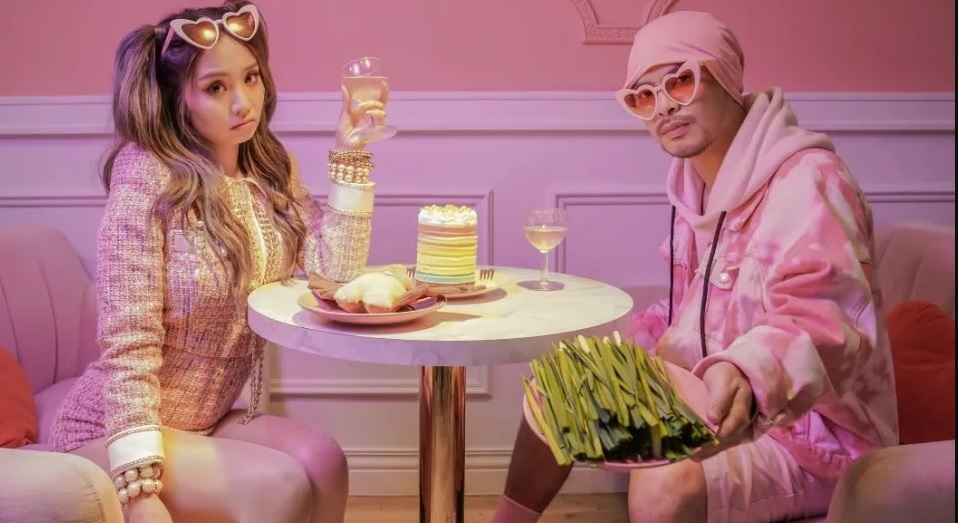 日媒解析中国动摇台湾因素.黄明志《玻璃心》被引用	