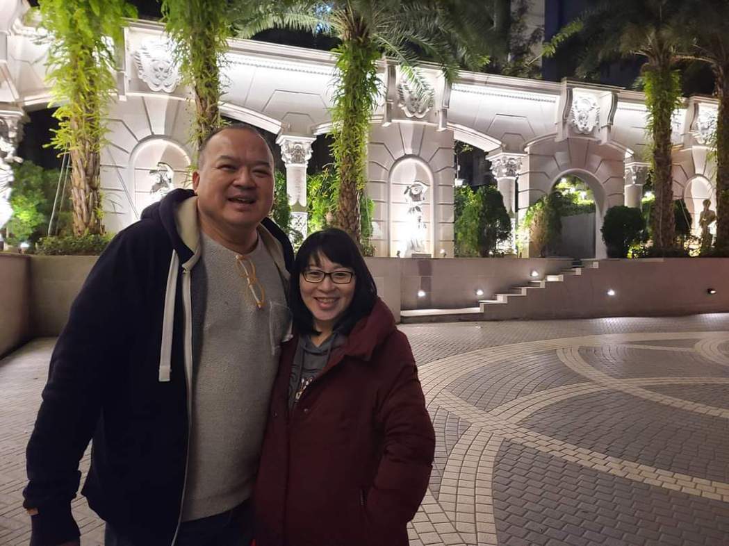 明金成头七遇情人节 遗孀遵夫遗言采树葬