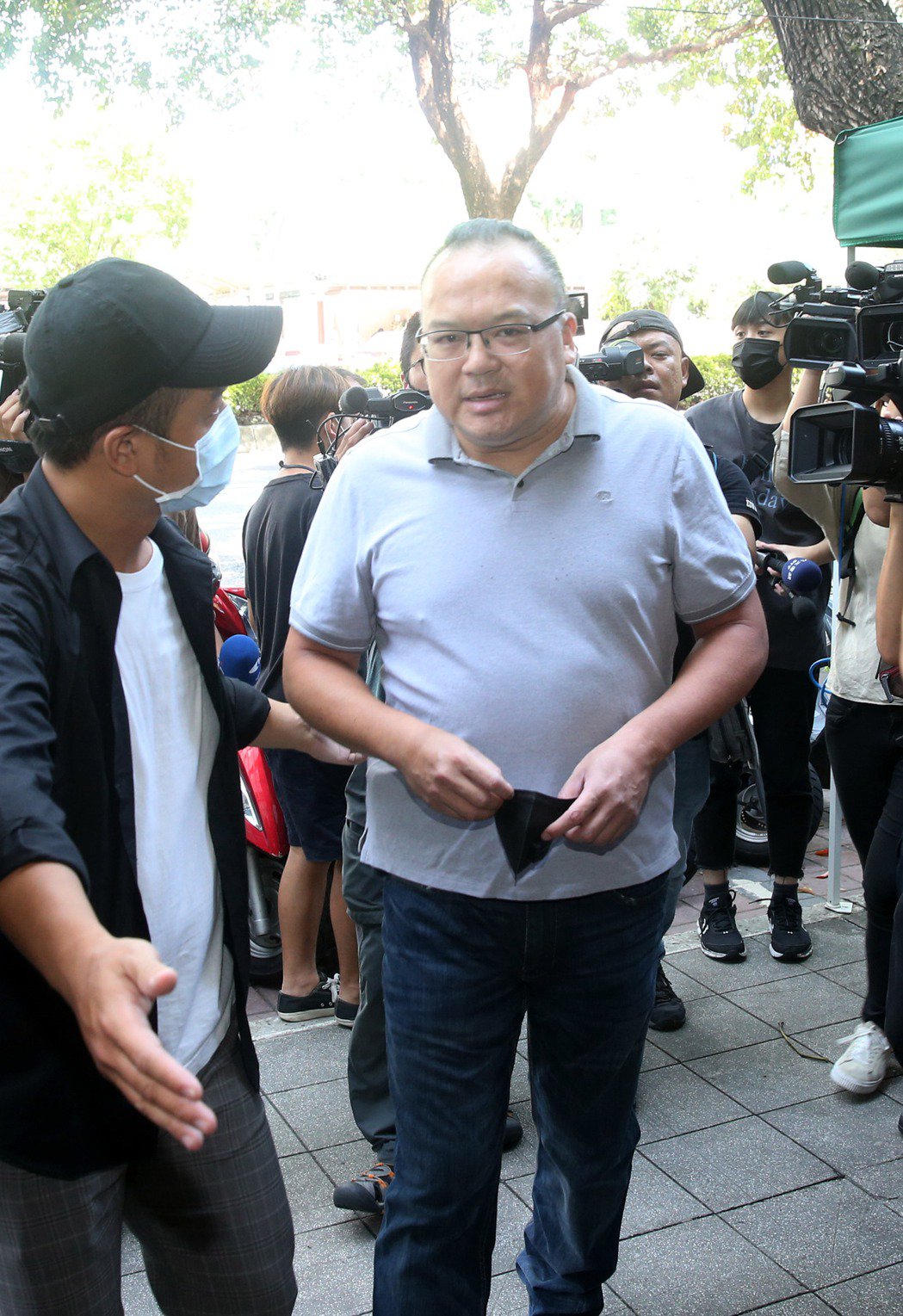 明金成曾与黄鸿升有约定 先后猝逝惹鼻酸