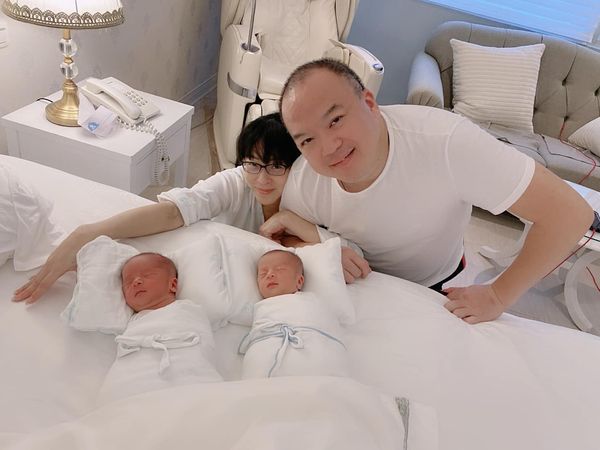 明金成龙凤胎满月 遗孀深夜发文：爸爸应该感到欣慰吧	