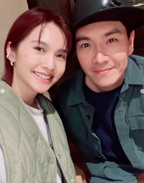 晒与2大男神合影 王传一“催生”杨丞琳