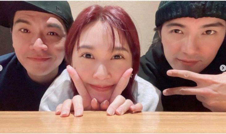 晒与2大男神合影 王传一“催生”杨丞琳