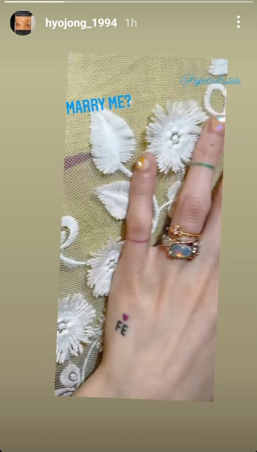 晒戒指答应男友求婚 泫雅甜喊:当然是Yes