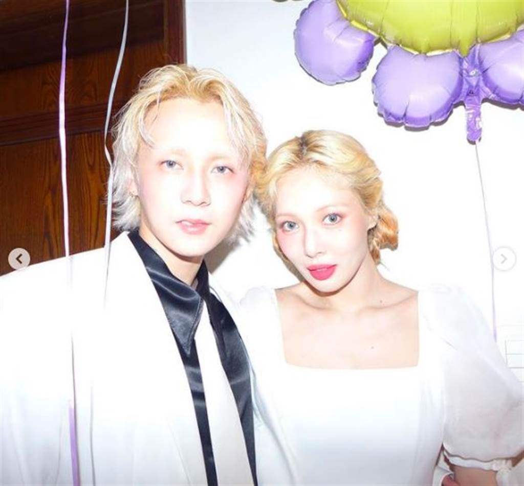 晒戒指答应男友求婚 泫雅甜喊:当然是Yes