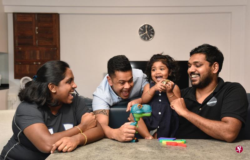 暖势力/无私捐肝救女婴 销售员获选为《海峡时报》“新加坡年度人物”