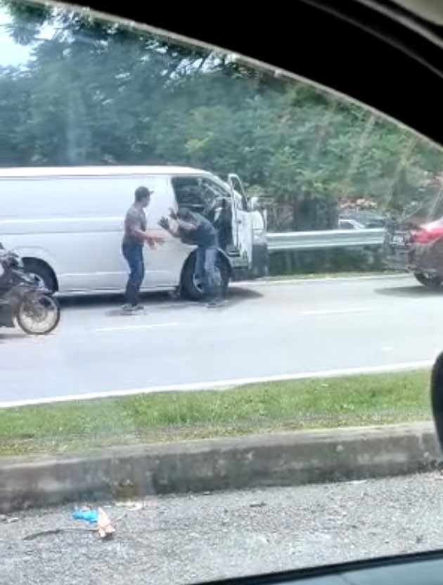 暴力男当街打货车司机·警方开档查伤人恐吓