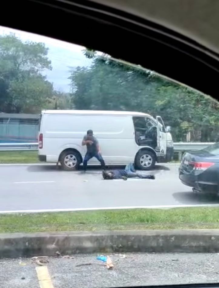 暴力男当街打货车司机·警方开档查伤人恐吓