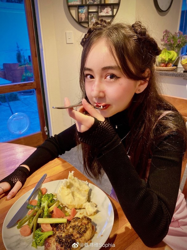 李冰冰不回归《极悍巨鲨2》  原班人马梦碎