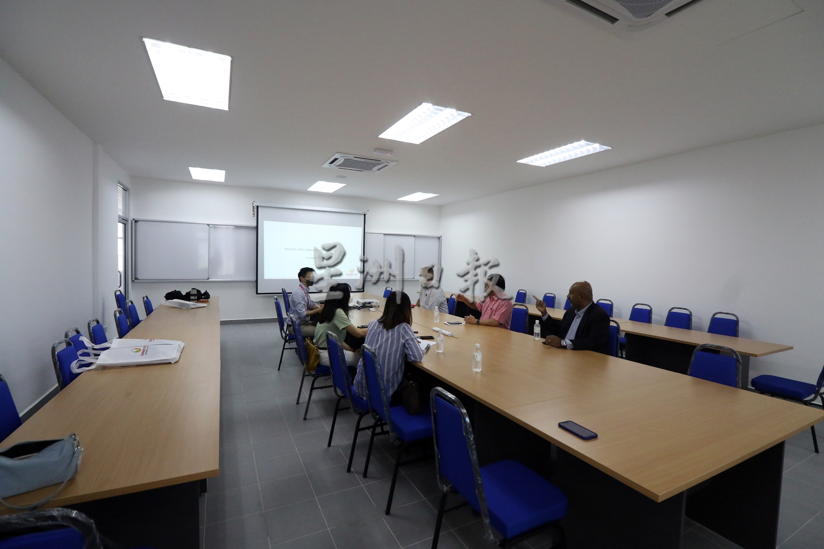 建筑设施堪比国际学校 谢华华小料4月初开课/