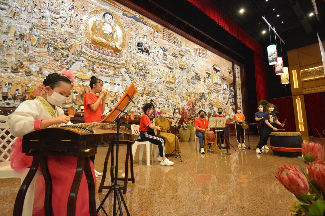 柔：封底内页头：南马佛光会“处世无畏，和平共存”新春团拜，350佛光人严守防疫措施下互贺新禧