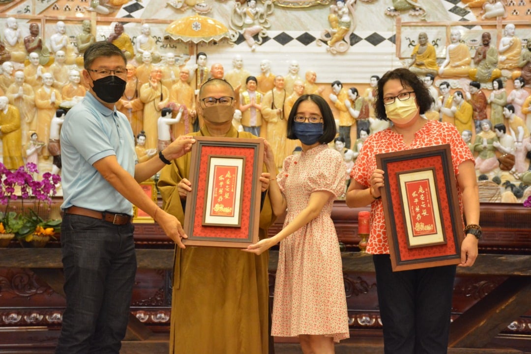 柔：封底内页头：南马佛光会“处世无畏，和平共存”新春团拜，350佛光人严守防疫措施下互贺新禧