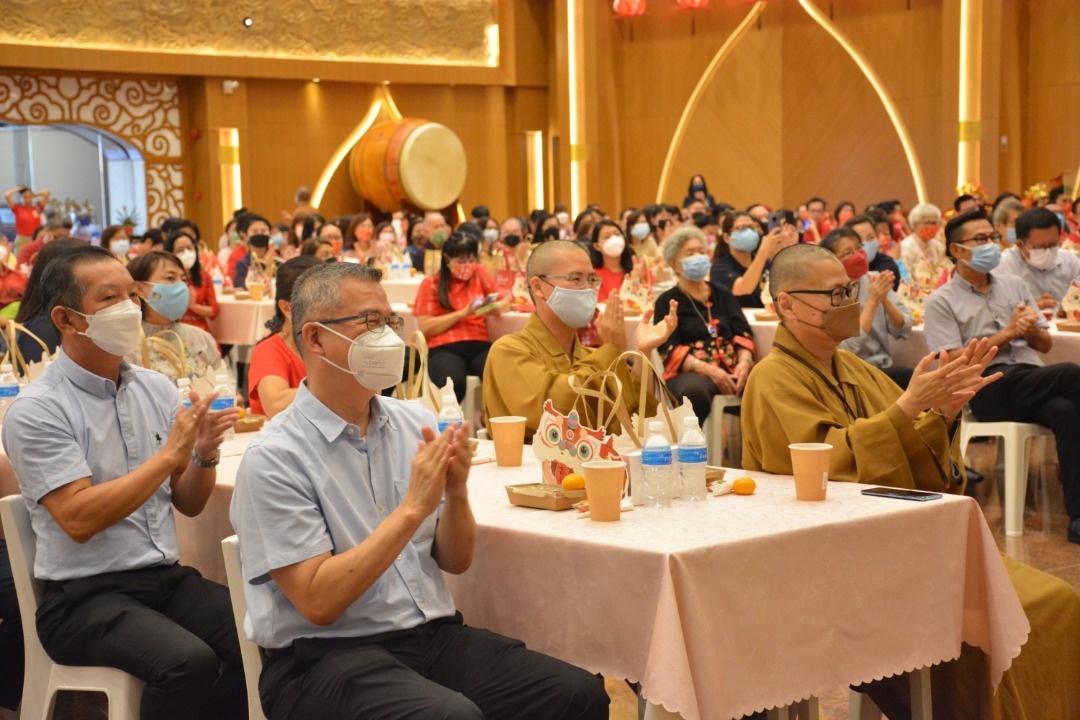 柔:封底内页头:南马佛光会“处世无畏,和平共存”新春团拜,350佛光人严守防疫措施下互贺新禧