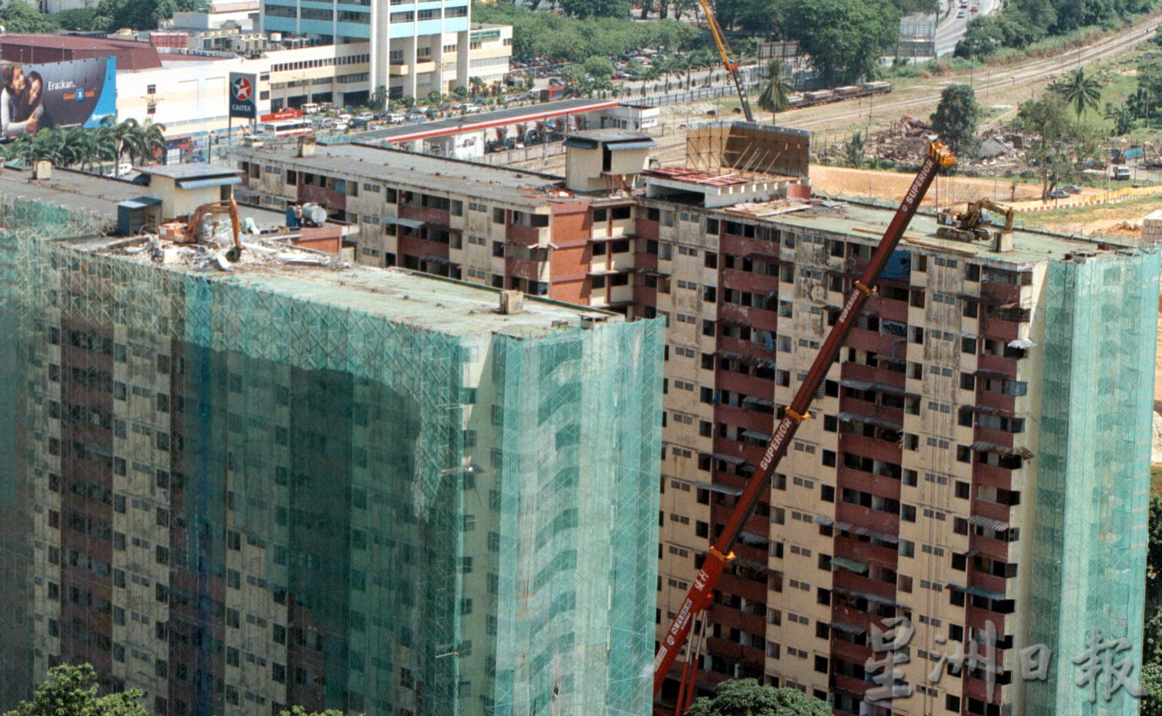 柔：封底：这些人，那些事（见报日7/2）：15楼组屋，新山早期华人社会的缩影。