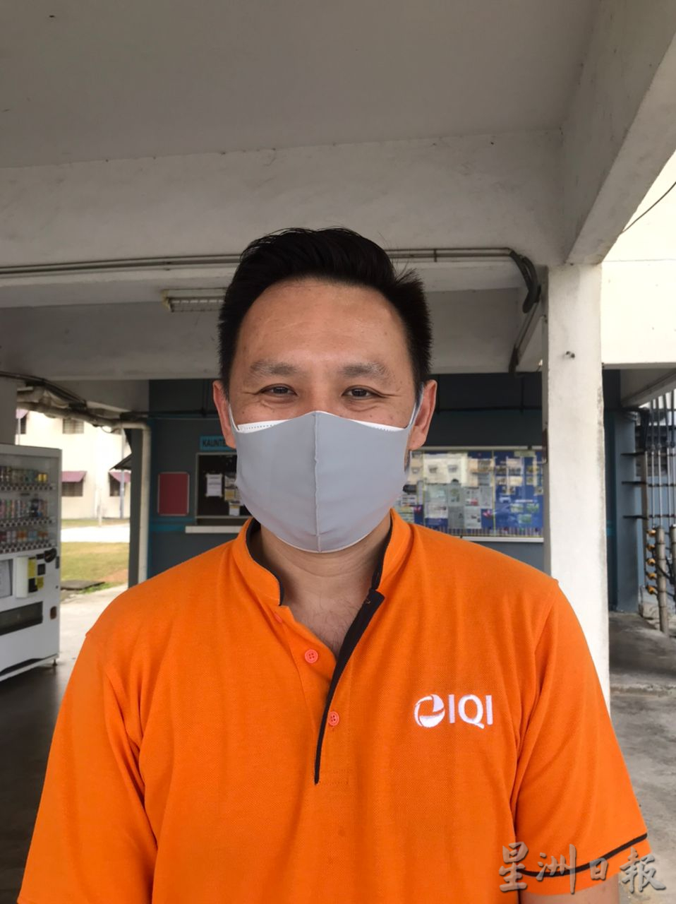 柔：封底：这些人，那些事（见报日7/2）：15楼组屋，新山早期华人社会的缩影。