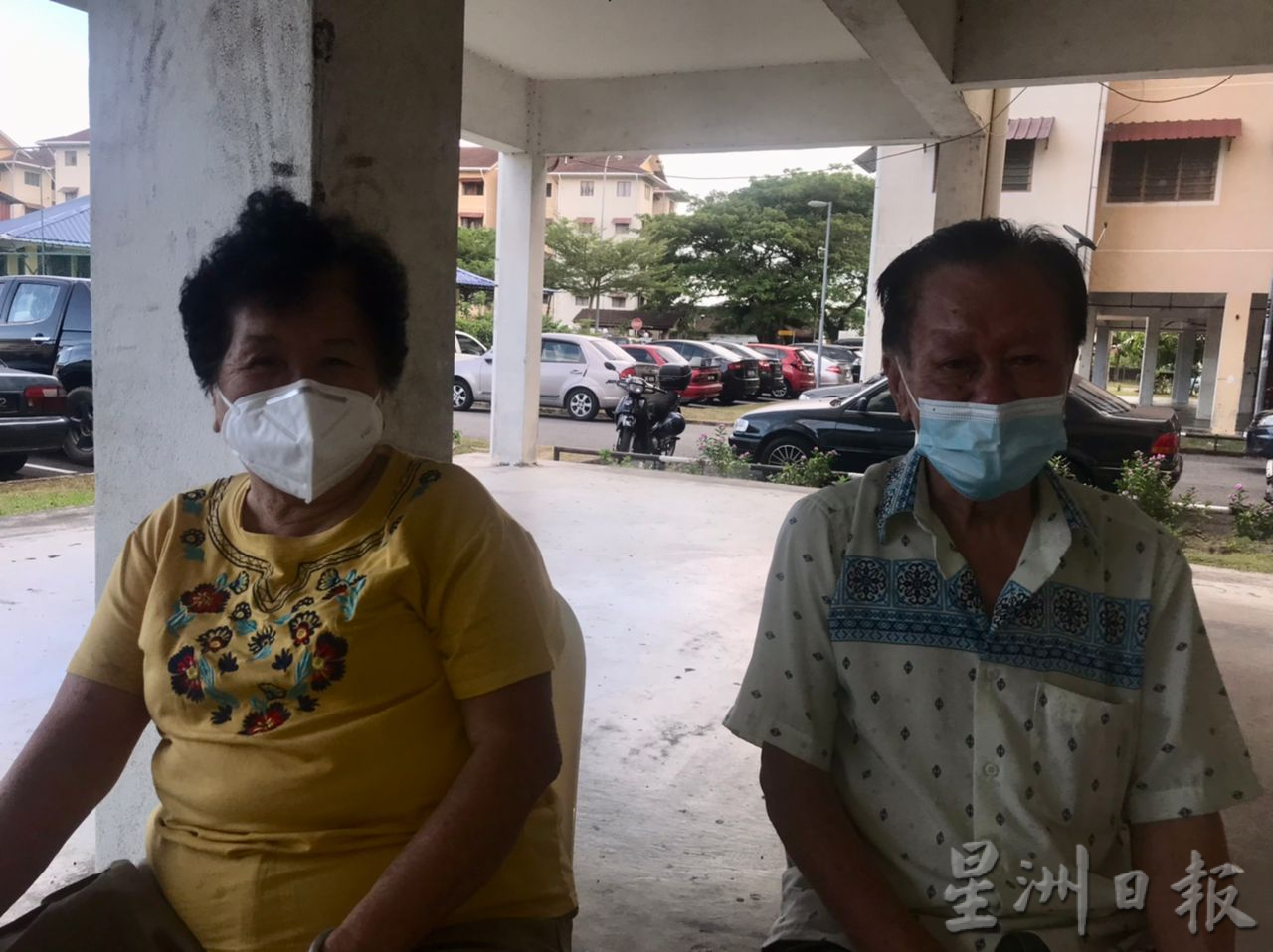 柔：封底：这些人，那些事（见报日7/2）：15楼组屋，新山早期华人社会的缩影。