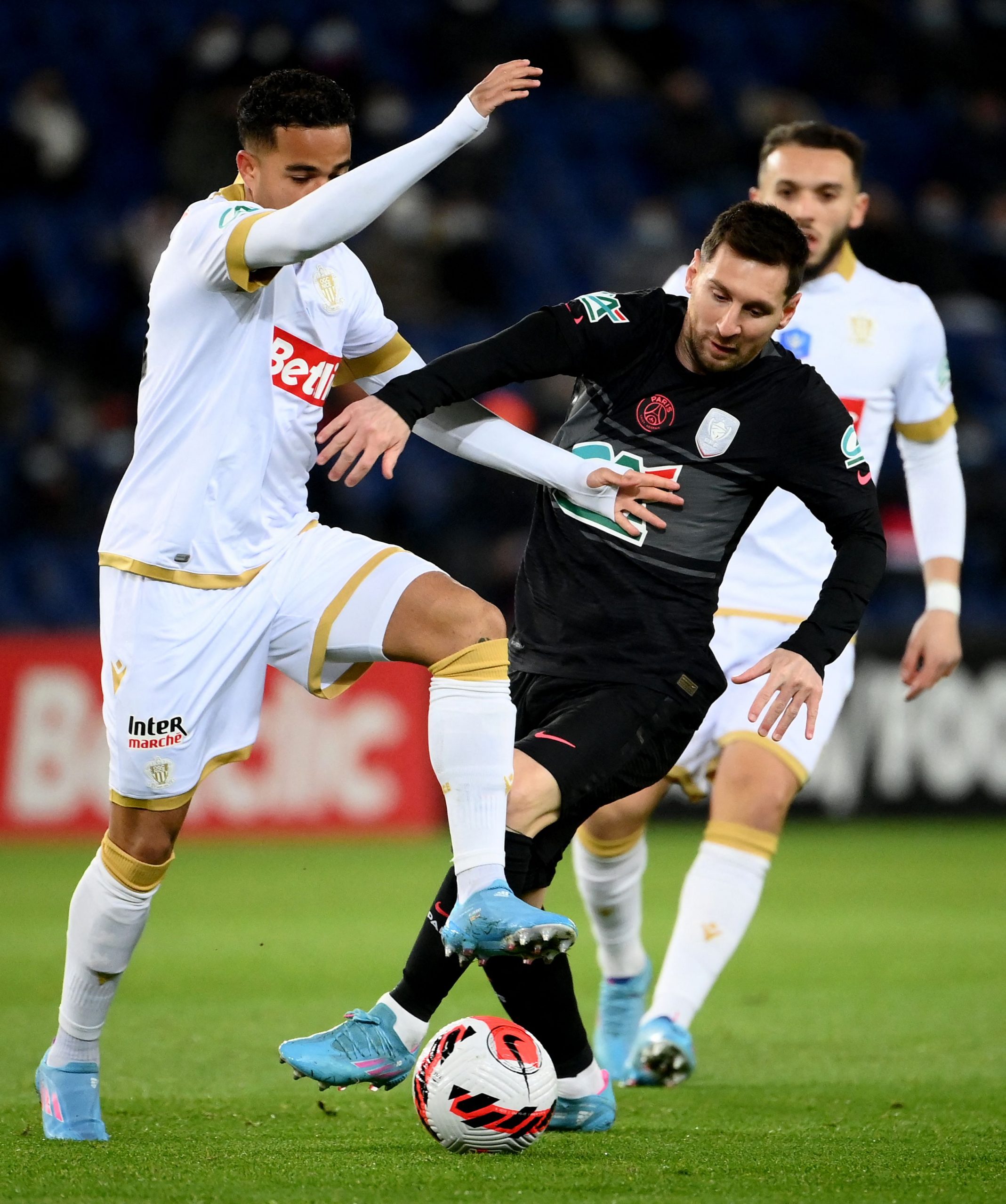 梅西首披10号球衣却留憾 大巴黎点球战负尼斯出局