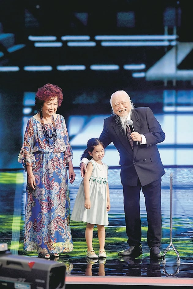 楚原南红相恋9年竟从未牵手 结婚逾50载成模范夫妇