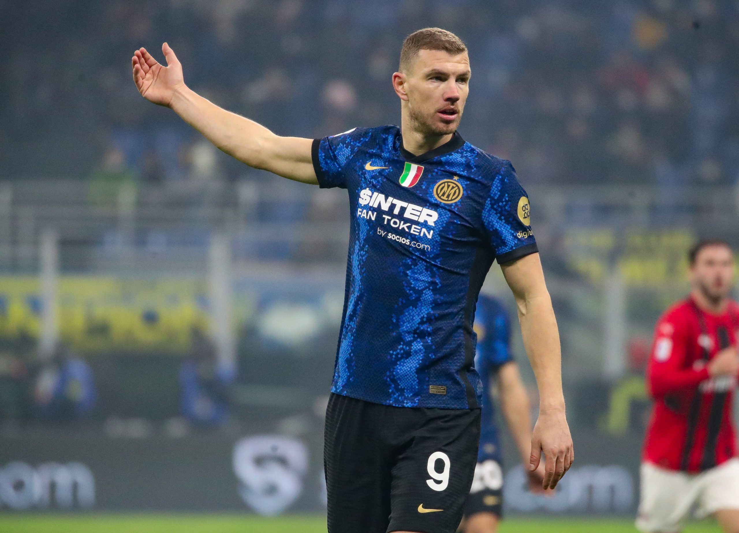 榜首大战作客拿波利  蓝黑军不容有失