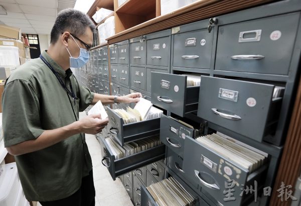 每次野外考察 植物都来迎宾