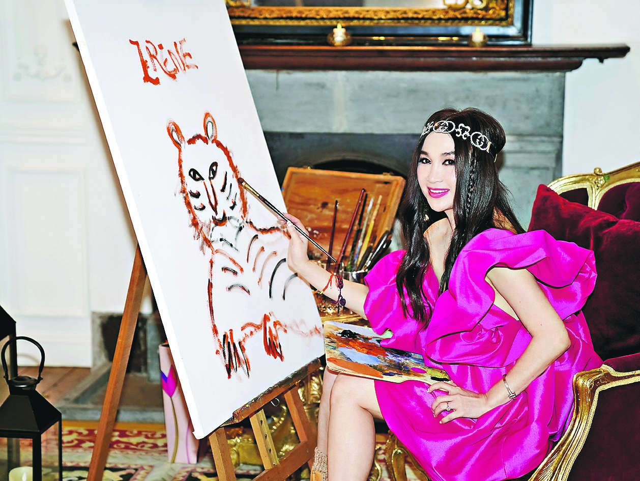 温碧霞画老虎贺岁   自创品牌进军时装界