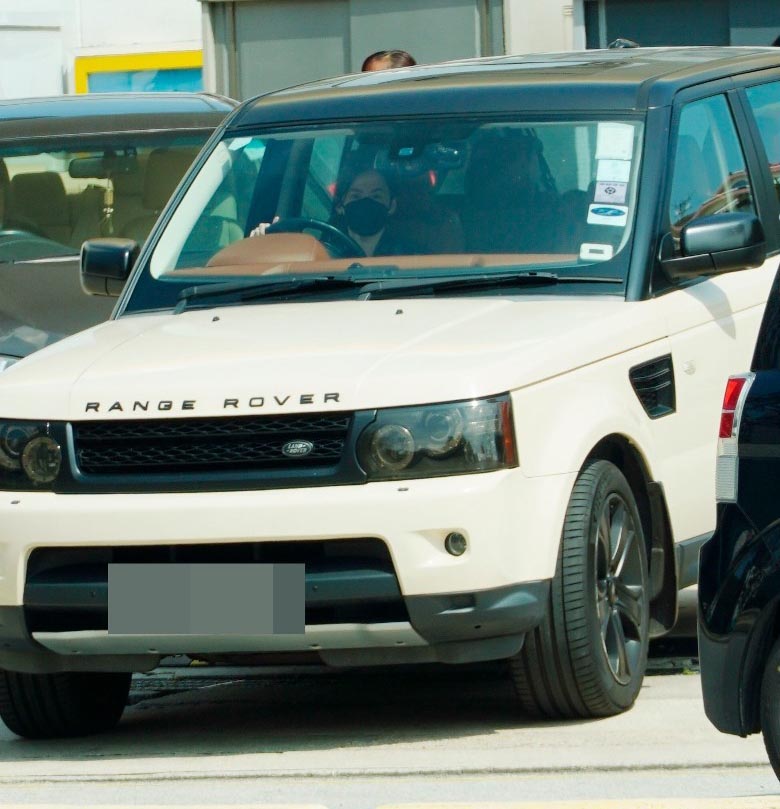 港疫情严峻   张柏芝携3岁儿超市扑粮 