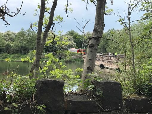 玩“剪刀石头布”输了 自闭少年跳入水中溺毙