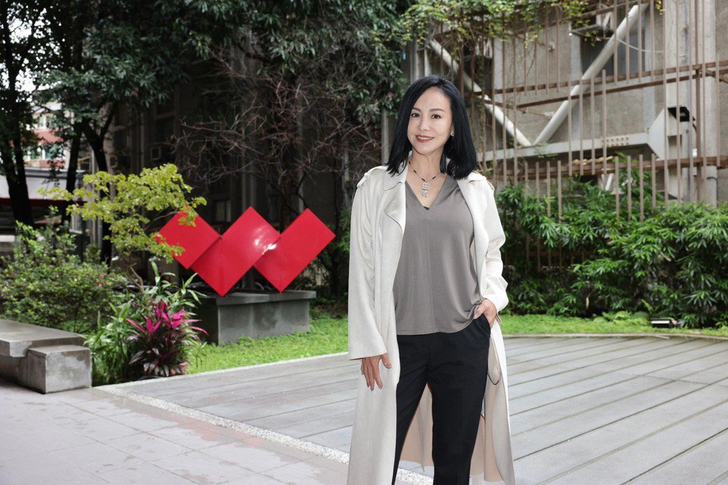 田丽享受单身田园生活    自嘲3段情史太丰富  