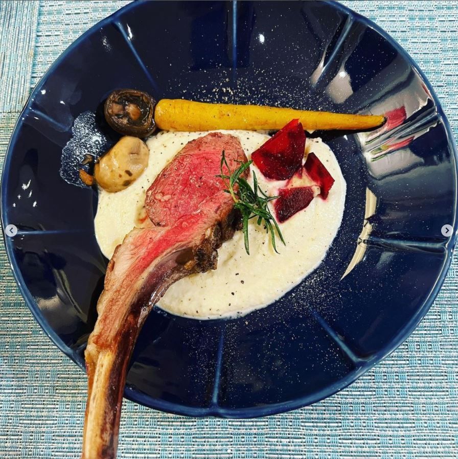 男友亲掌厨3道菜太惊艳 　陈乔恩捧红酒等投喂