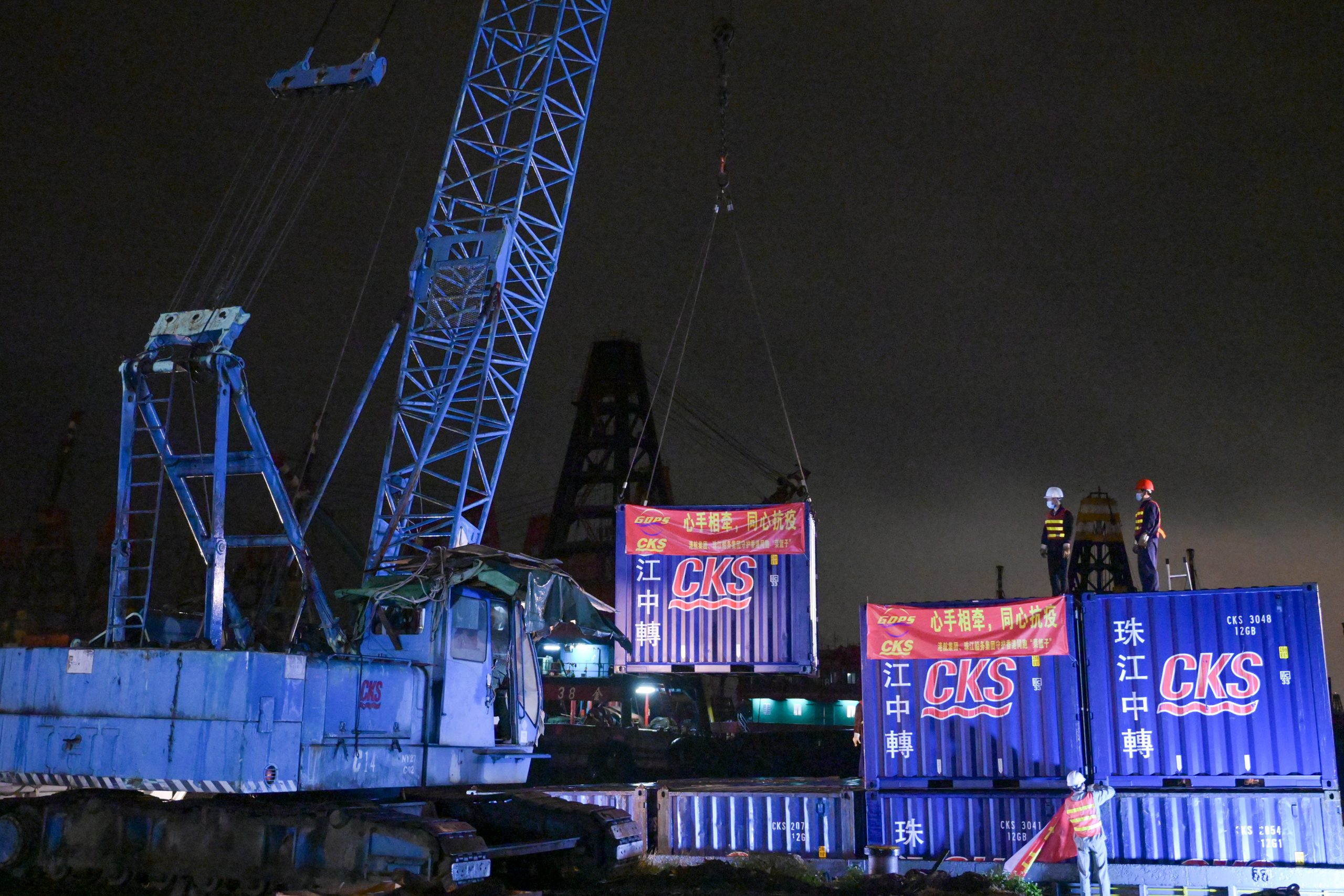 疫情阻陆路运输 首批中国蔬菜经水路抵香港