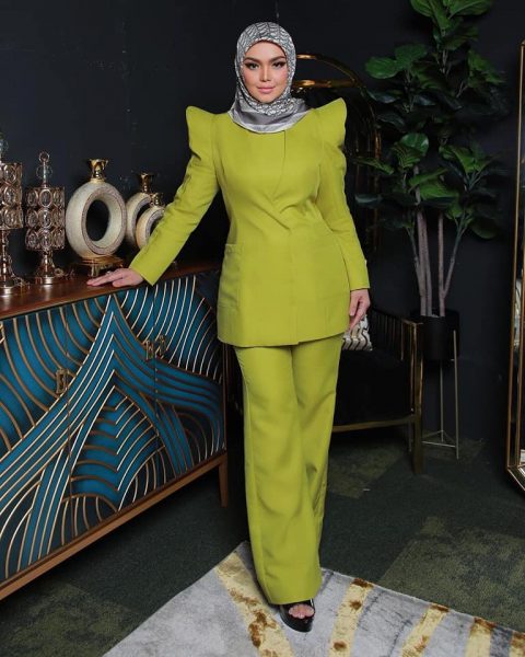 相隔1个月 茜蒂诺哈丽莎唱华语版《一家人》