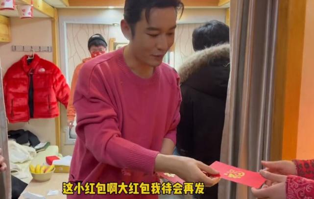 相隔半年终聚首 恢单黄晓明找金牌表妹陪过年