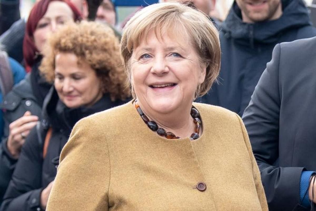 看世界)默克尔超市购买被偷手提包 身边有保镖但阻止不了