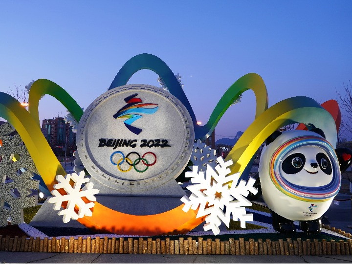 第24届冬奥会火炬 再次点燃北京“鸟巢”夜空