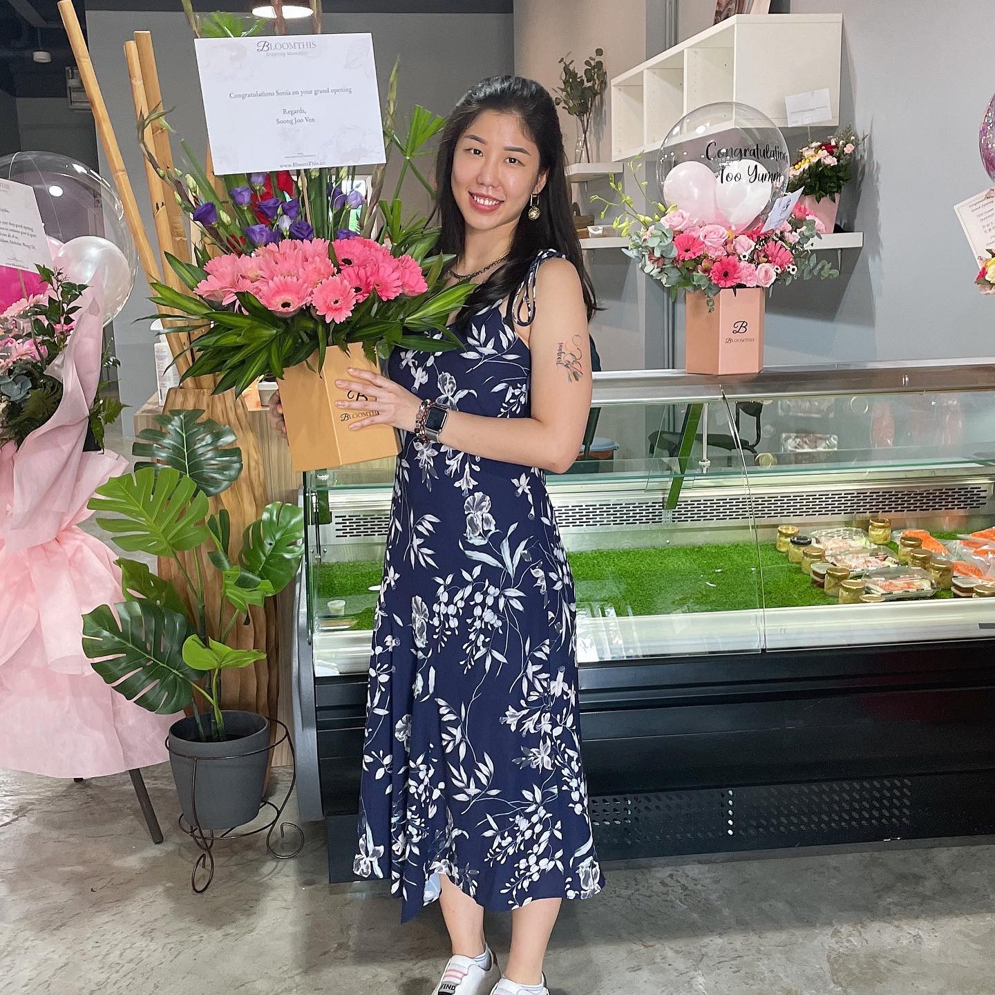 等待脚伤痊愈没闲着  抒芽如愿读大学兼创业