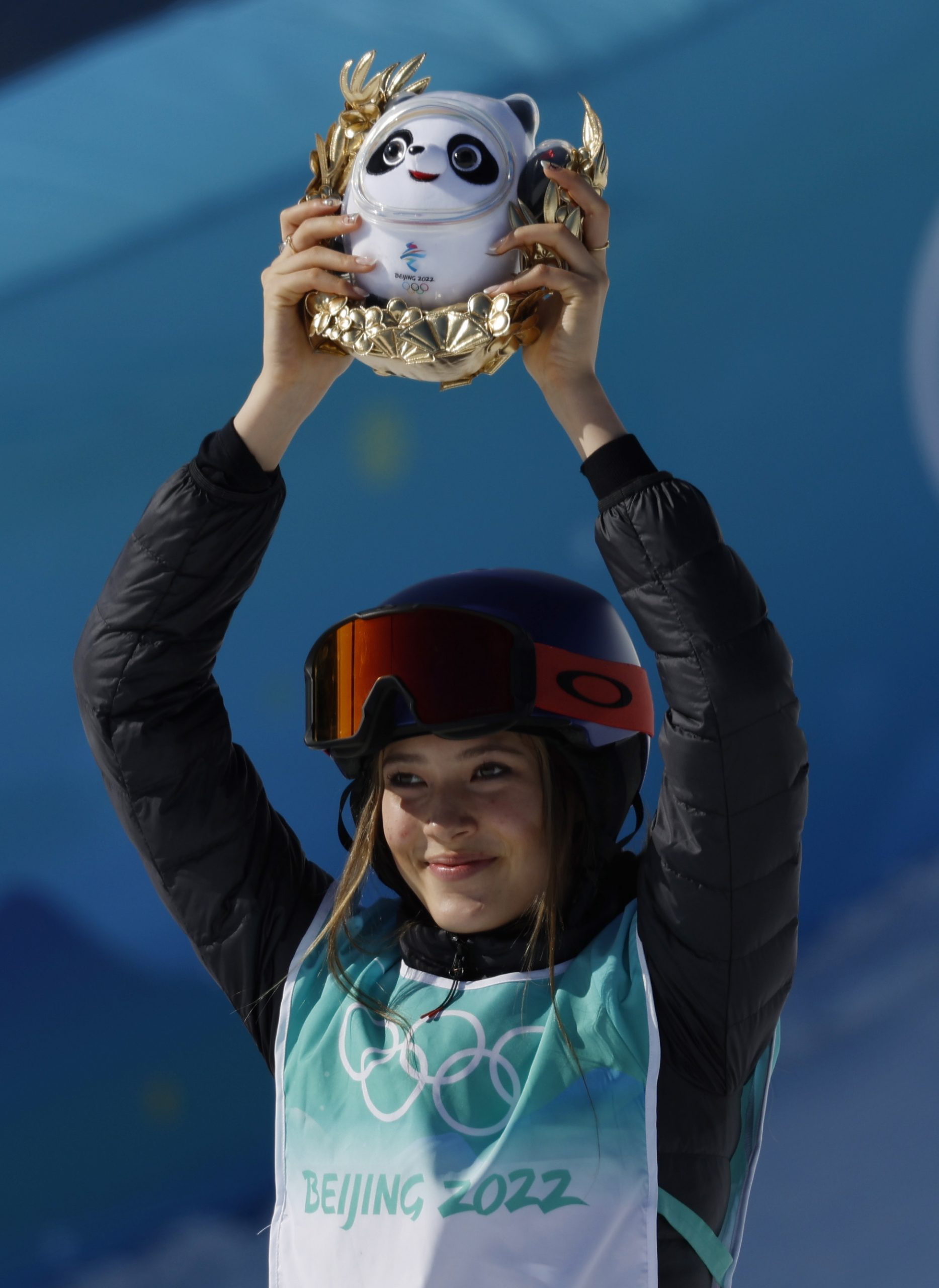 纪念版冰墩墩不对外销售 金墩墩金色花环寓意为松竹梅