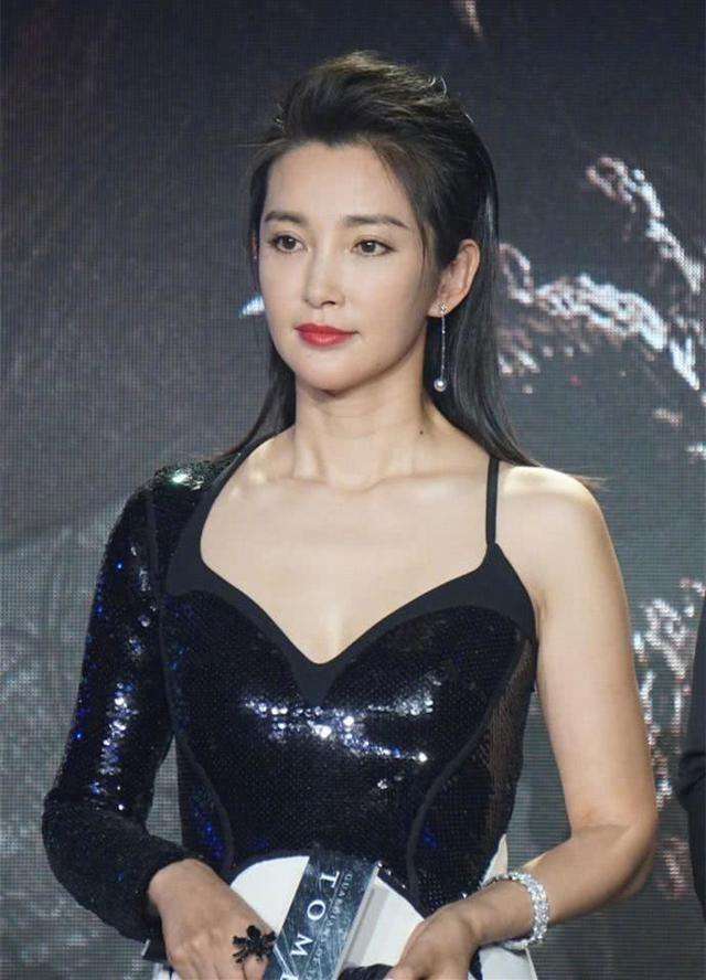 网传李玟拒绝《姐姐3》 最新名单惊见Selina 