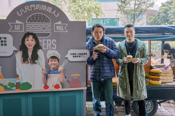 范文芳跨海惊喜探班 　李铭顺秒喊买机票回新 