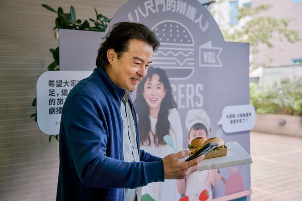 范文芳跨海惊喜探班 　李铭顺秒喊买机票回新 