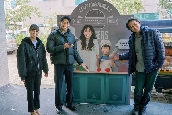 范文芳跨海惊喜探班 　李铭顺秒喊买机票回新 