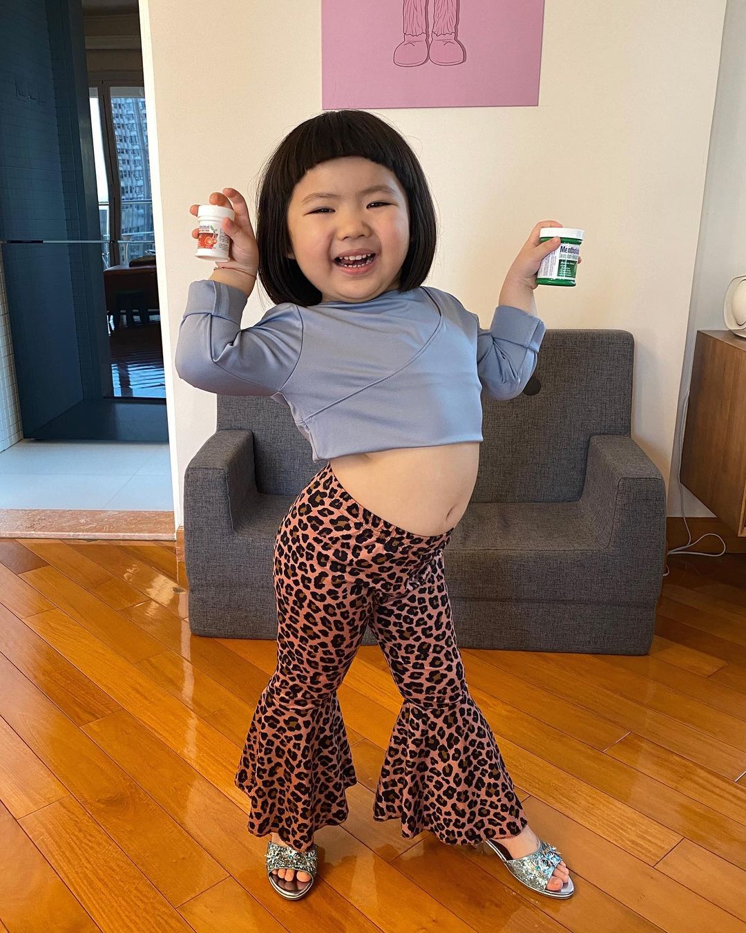 被妈妈公开四围数字  3岁李元元26吋腰惊呆网