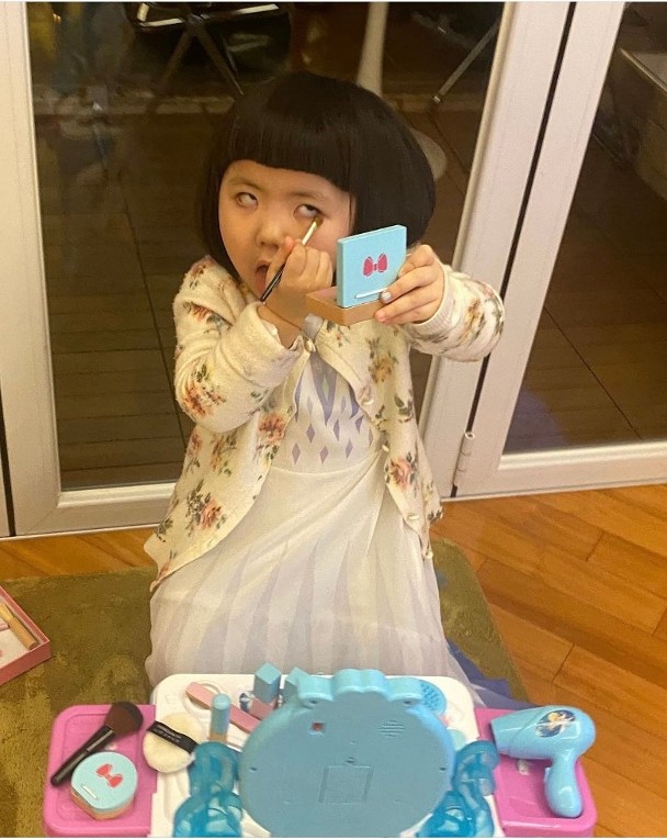 被妈妈公开四围数字  3岁李元元26吋腰惊呆网