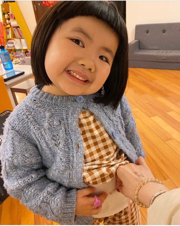 被妈妈公开四围数字  3岁李元元26吋腰惊呆网