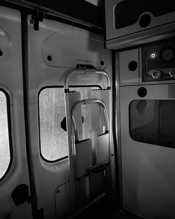 许靖韵确诊 飞机一落地被救护车载走