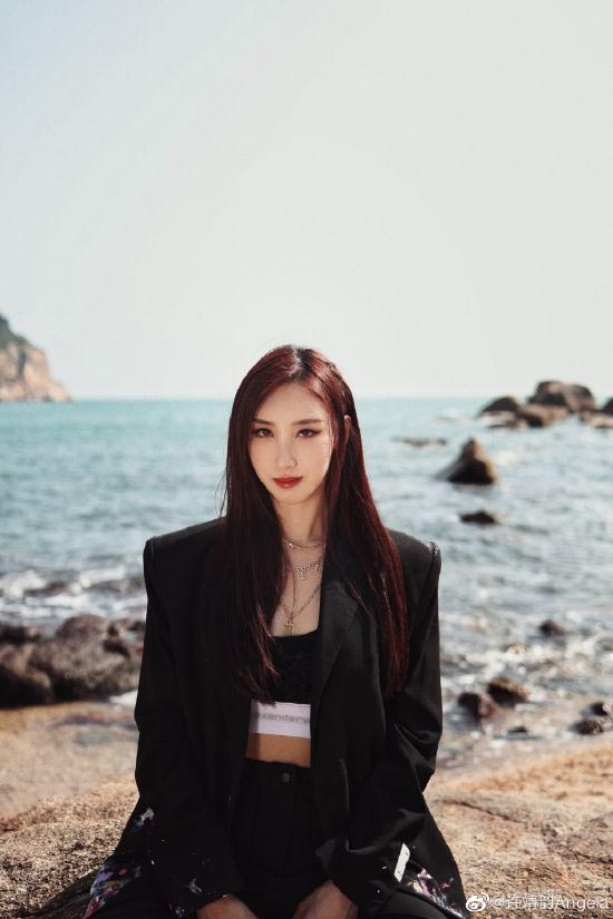 许靖韵确诊 飞机一落地被救护车载走