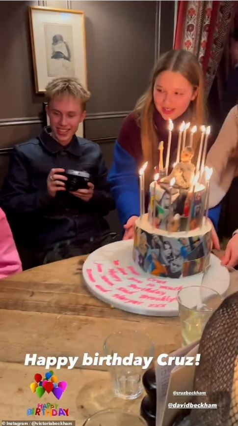 贝克汉姆17岁儿出道了! 头发染粉红露6块肌攻乐坛